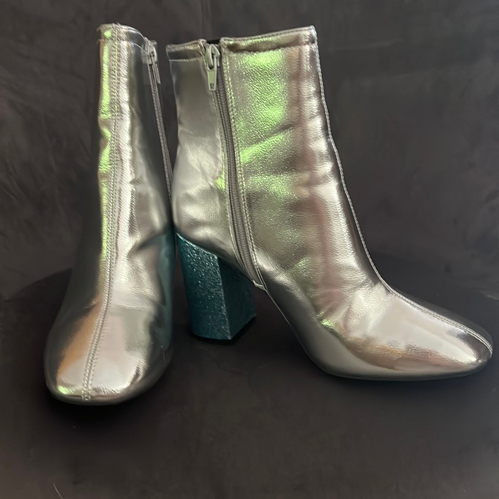 Silver metallic ankle boots size 8